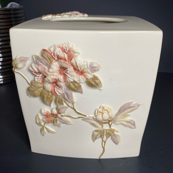 Croscill Charlotte Tissue Box Cover Floral Handpainted Cottage - Picture 4 of 6